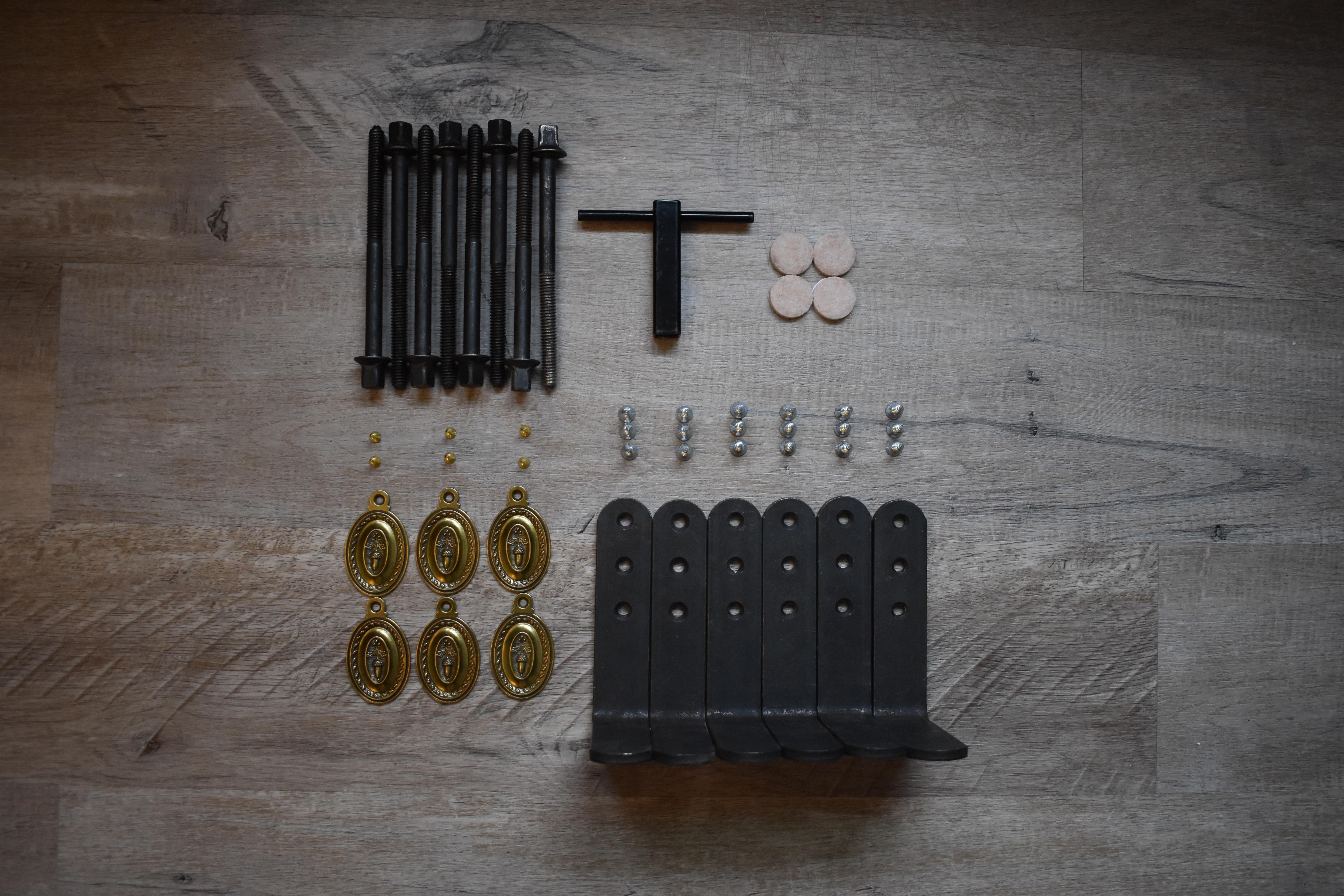 Squash Ball Low Post Bed in Maple circa 1820 In Good Condition For Sale In Billerica, MA