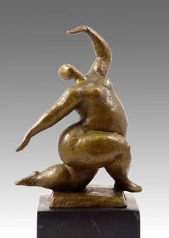 Squatting Nude Dancer – Contemporary Bronze Sculpture, Balance and Sensuality –