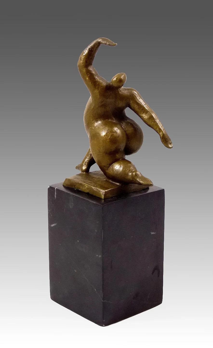 Danzatrice nuda accovacciata - Scultura in bronzo contemporanea, equilibrio e sensualità - In condizioni buone in vendita a Saint-Ouen, FR