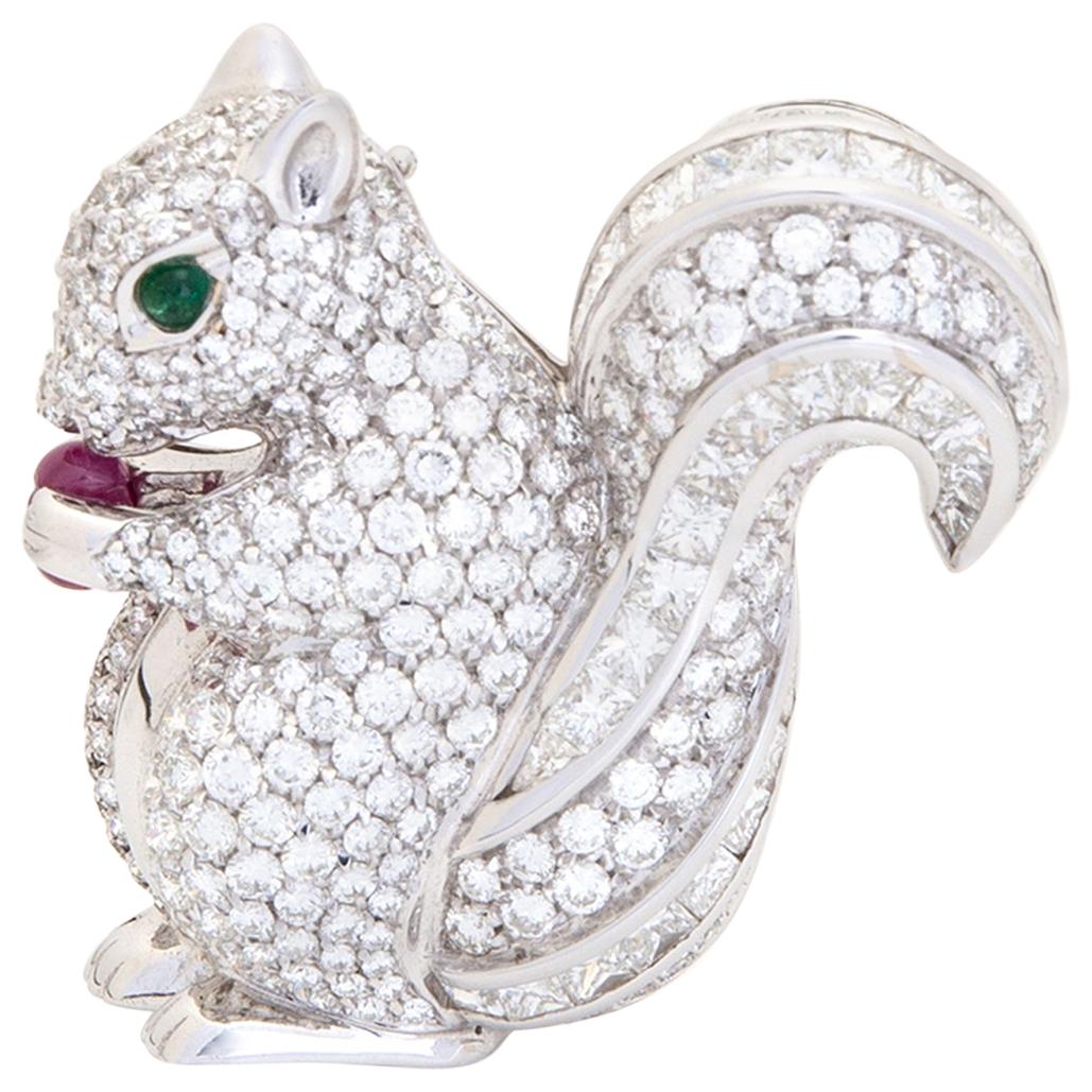 Squirrel Diamond on Gold Brooch For Sale
