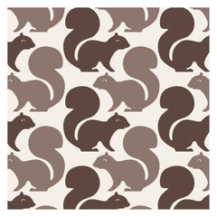 Carta da parati di design Squirrels in Latte 'Chocolate Brown and Khaki on Cream'