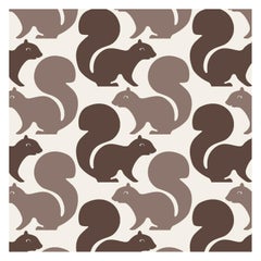 Papier peint de créateur Squirrels en latte marron chocolat et kaki sur crème