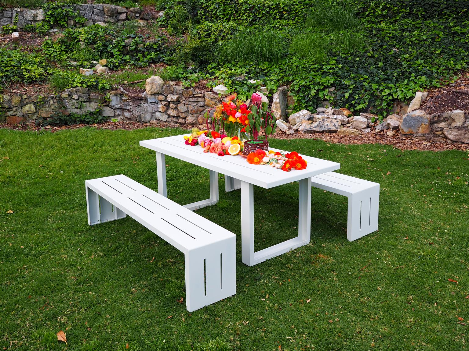 Contemporary Picnic Table / Dining Set - Aluminum  In New Condition For Sale In San Pedro, CA