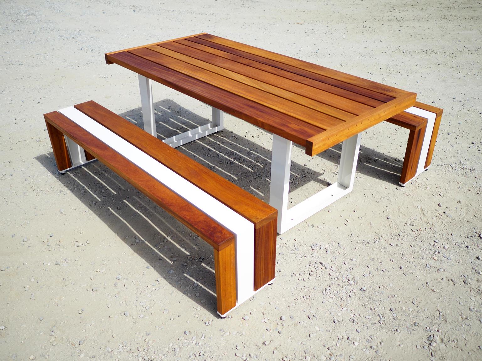 The SR table set is a new take on an old classic, available with your choice of white oak, redwood, or African teak (iroko), and 210 powder coated aluminum color options. All wood options come sealed or untreated to allow for the natural aging of
