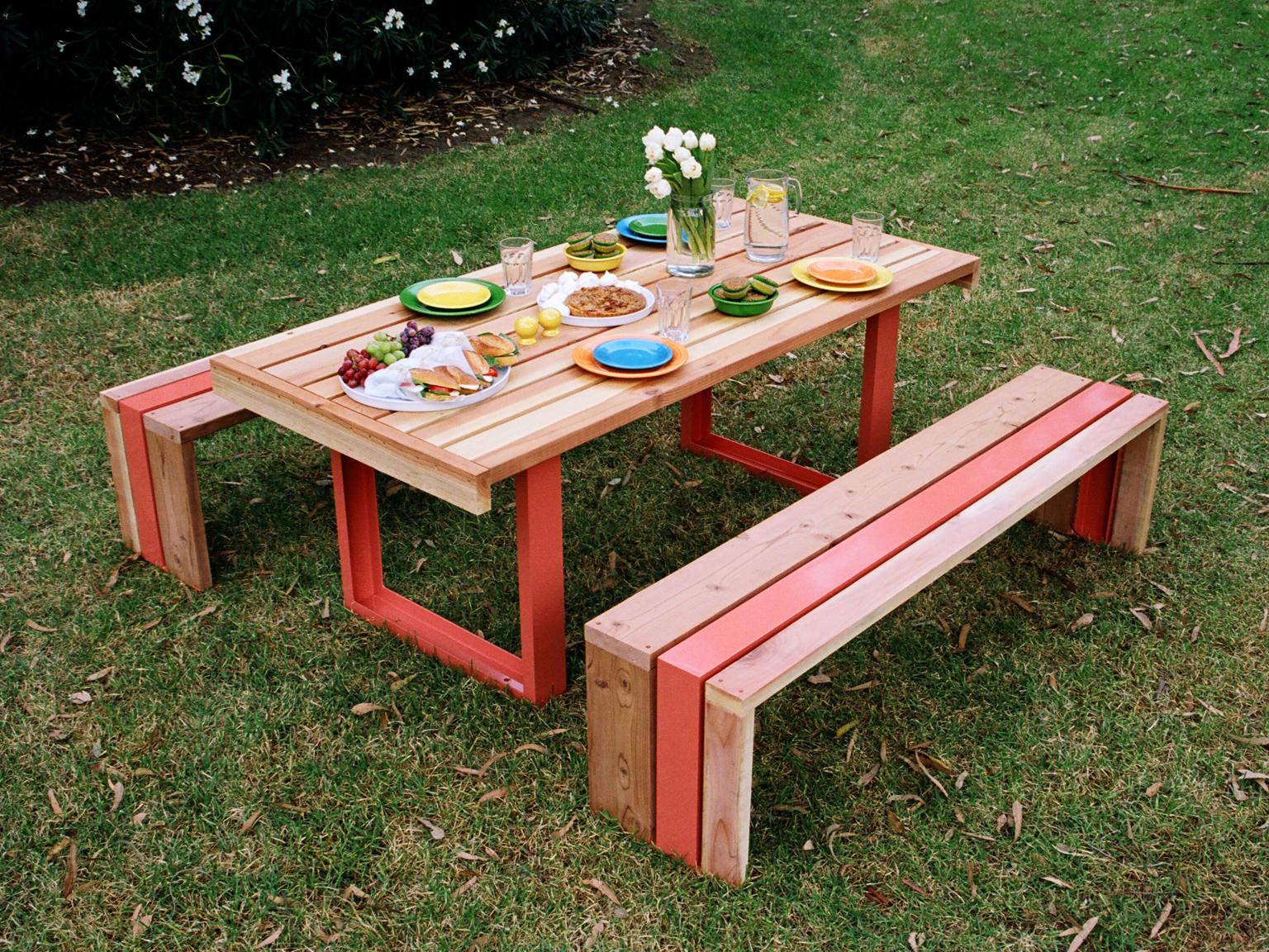 Contemporary Picnic Table / Dining Set - Redwood In New Condition For Sale In San Pedro, CA