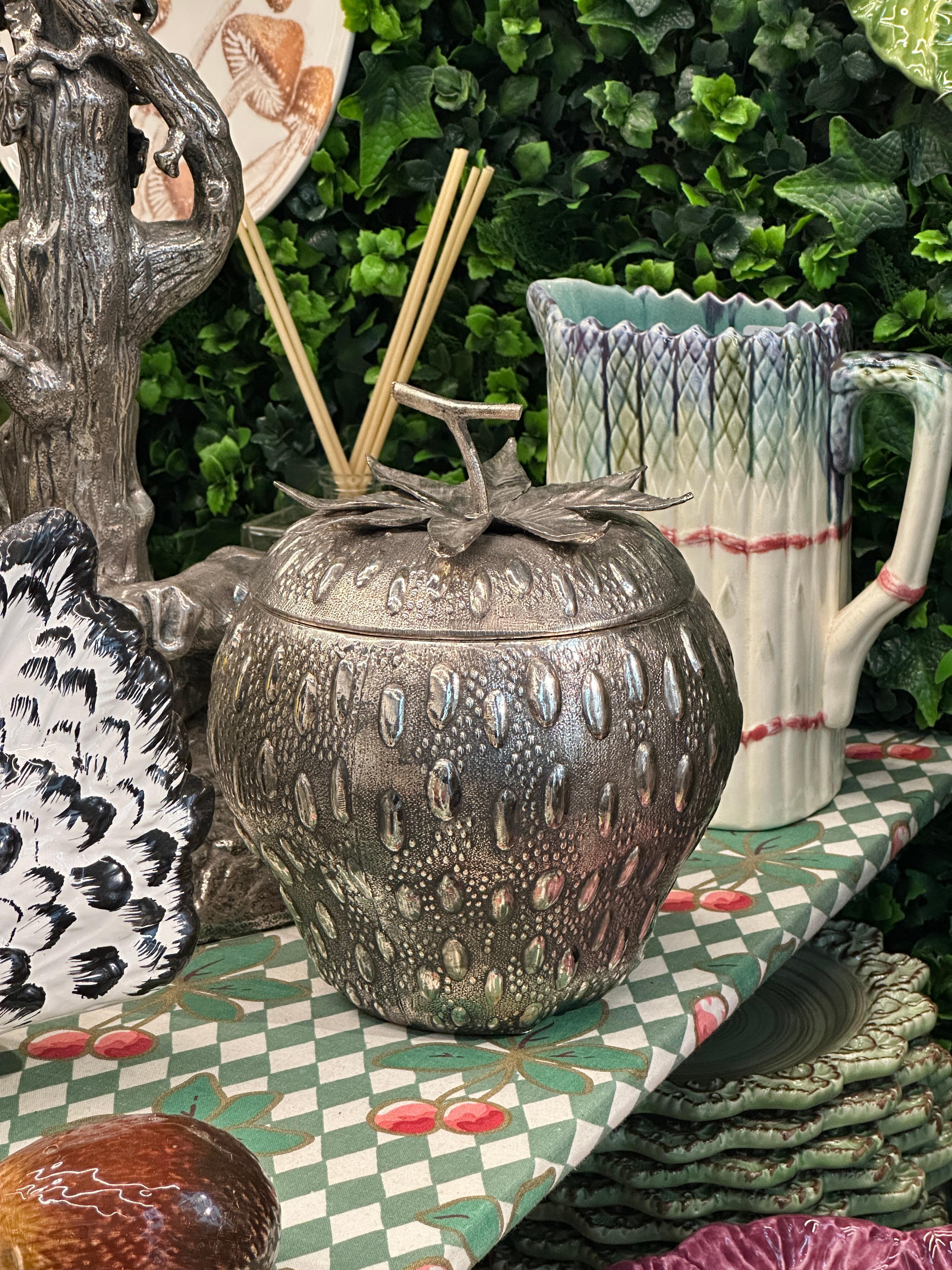 Srawberry ice bucket by Mauro Manetti Firenze circa 1960-70 4
