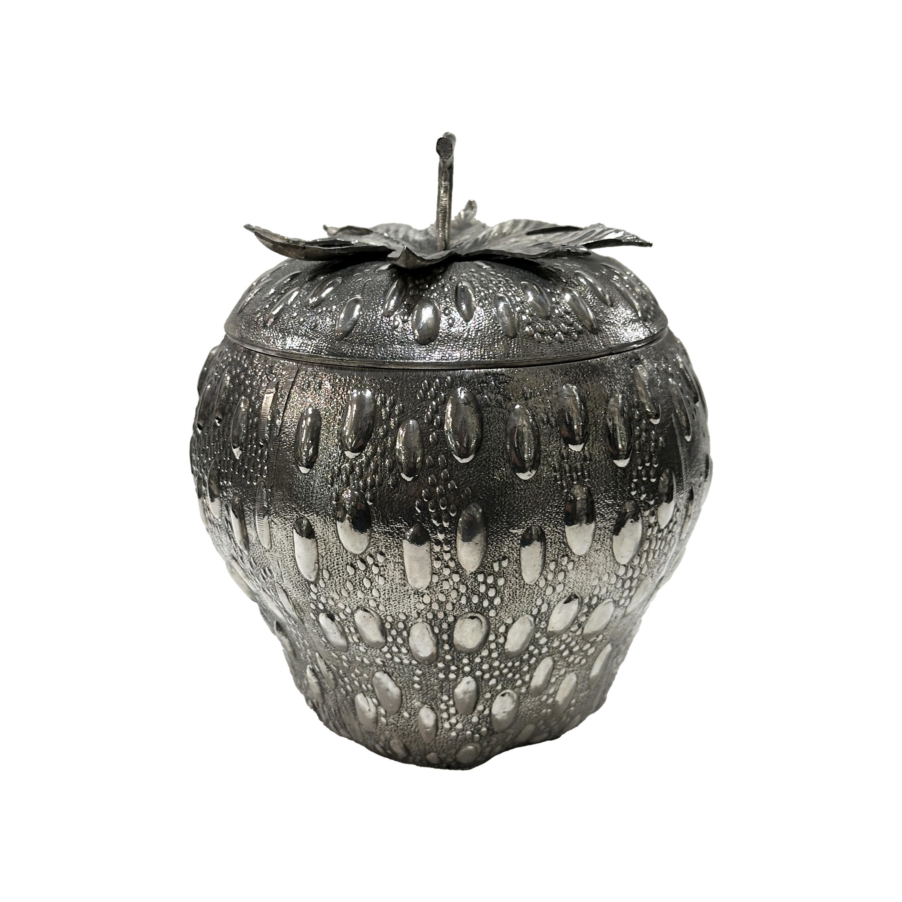 Italian Srawberry ice bucket by Mauro Manetti Firenze circa 1960-70 For Sale