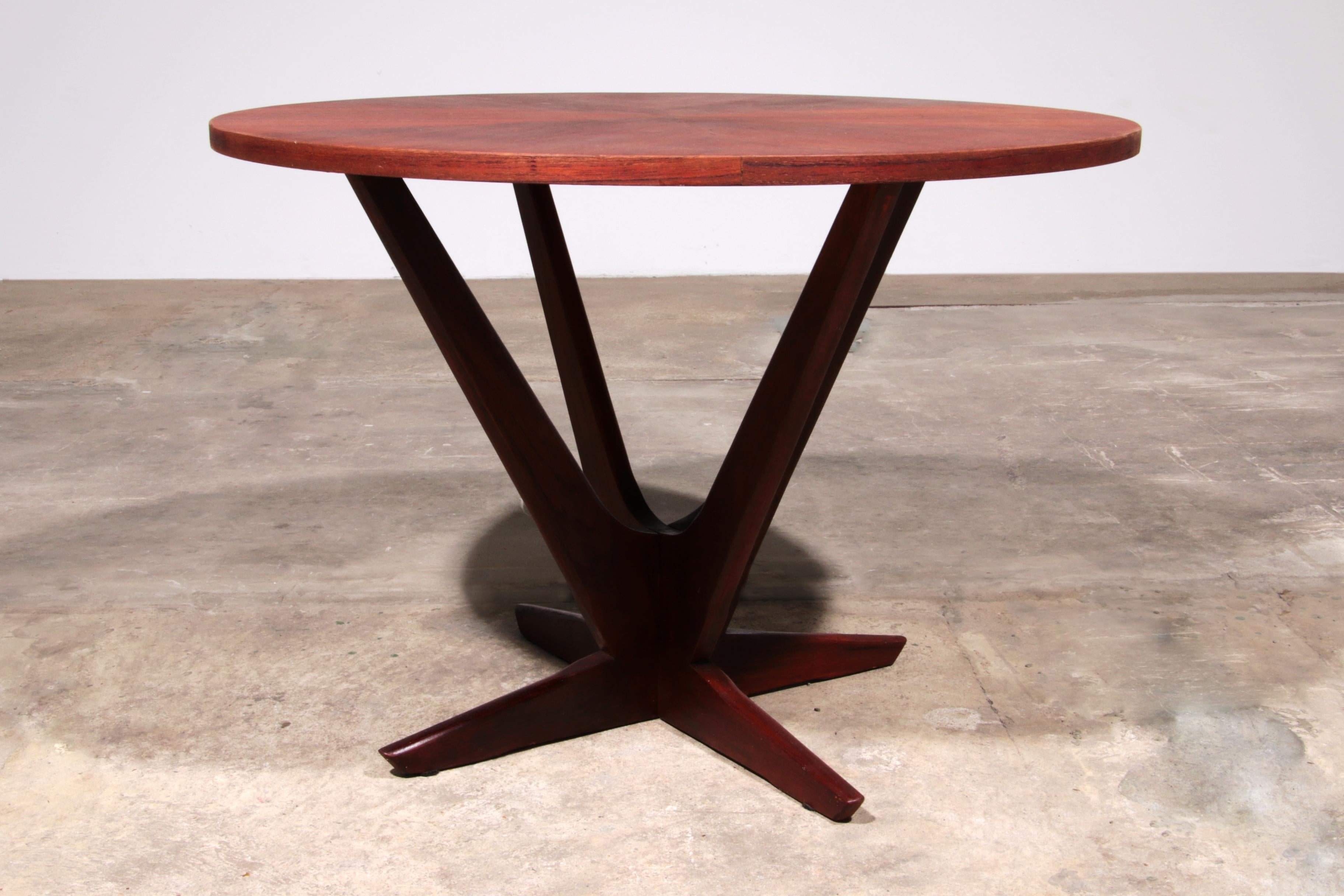 Søren Georg Jensen Kubus Radialer Couchtisch aus Teakholz, Dänemark, 1960er Jahre (Mitte des 20. Jahrhunderts) im Angebot