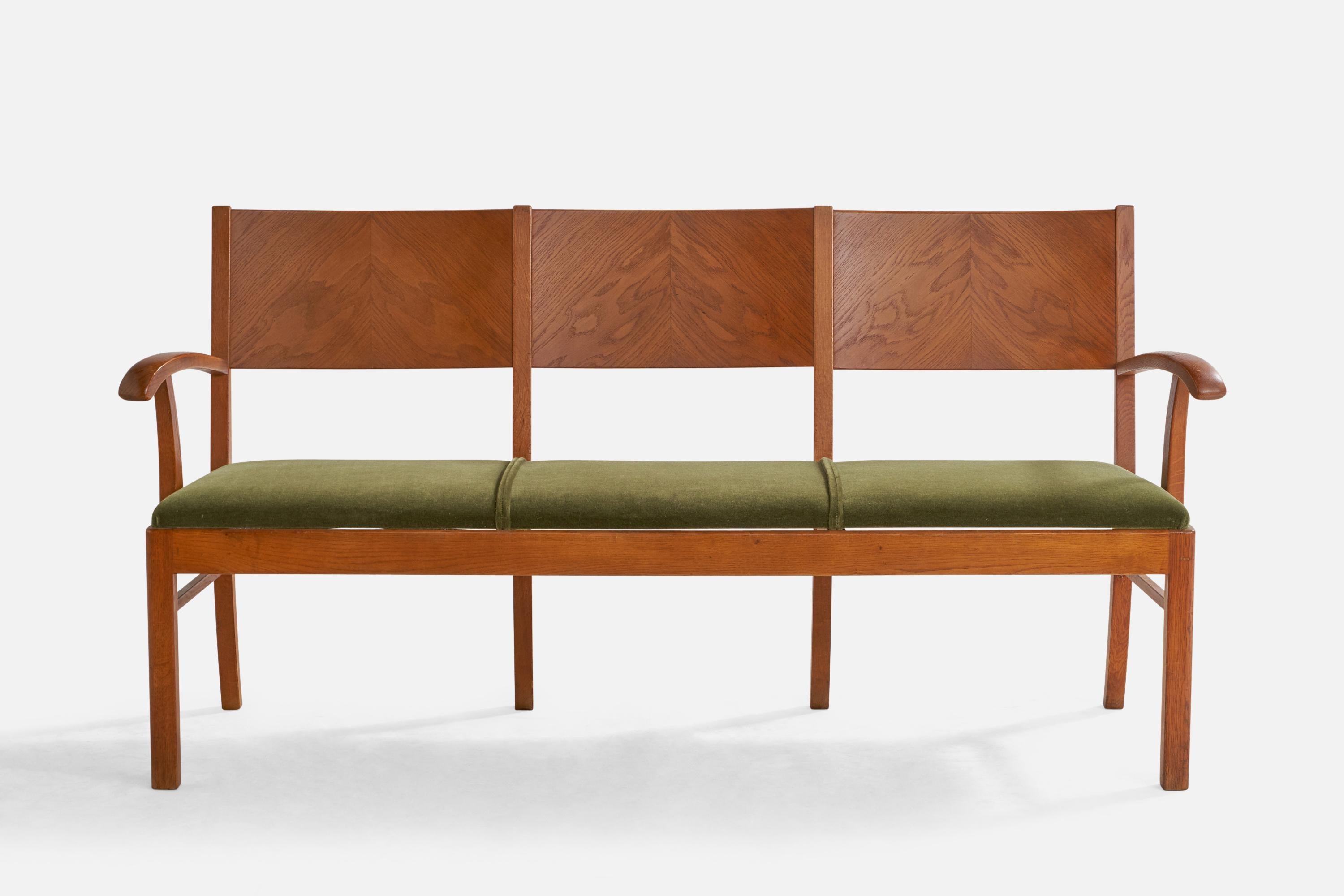 An oak and green mohair fabric bench designed by Søren Hansen, Denmark, 1950s.

Seat height: 18”
