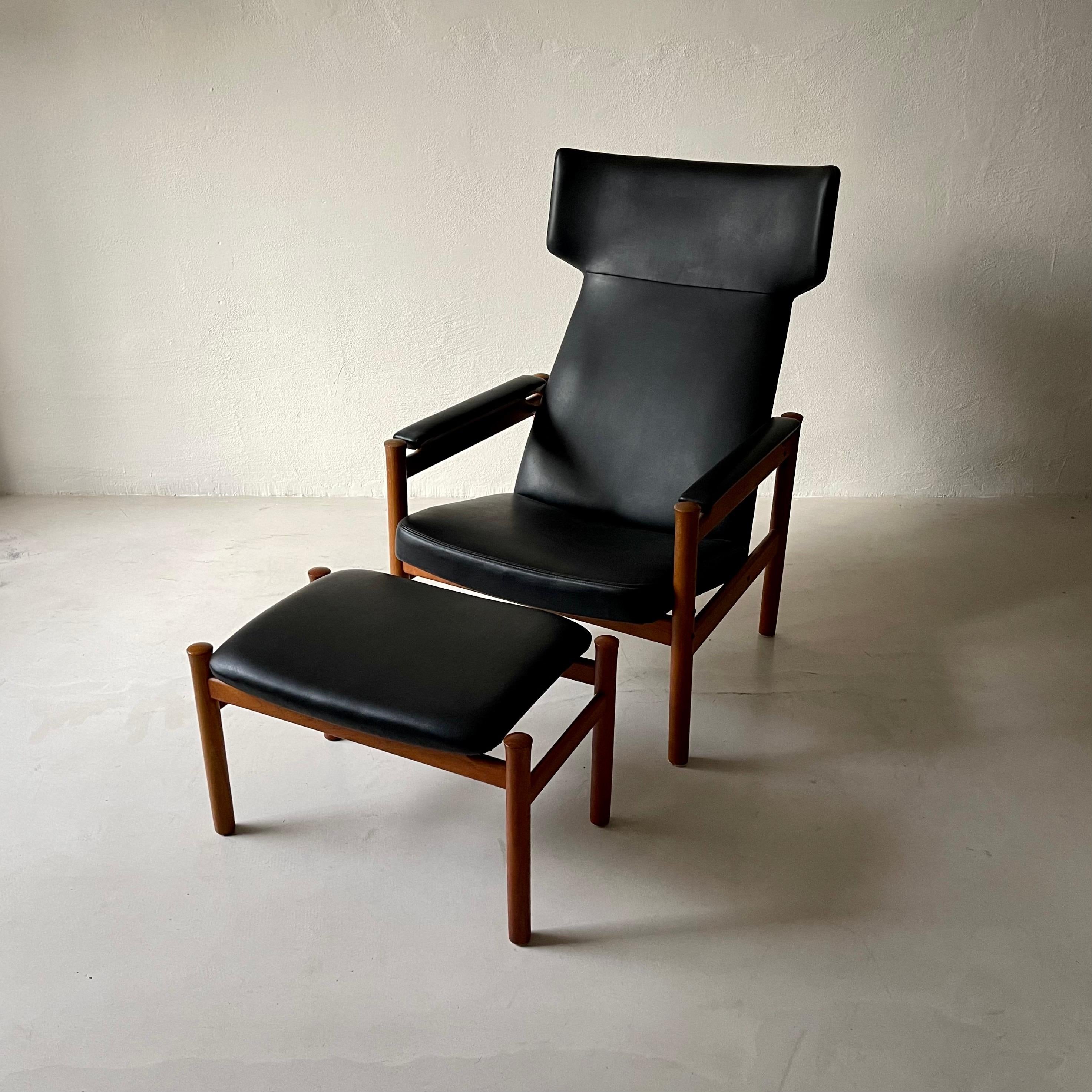 Faux Leather Søren Hansen Easy Chair Model 4365 Produced by Fritz Hansen in Denmark For Sale