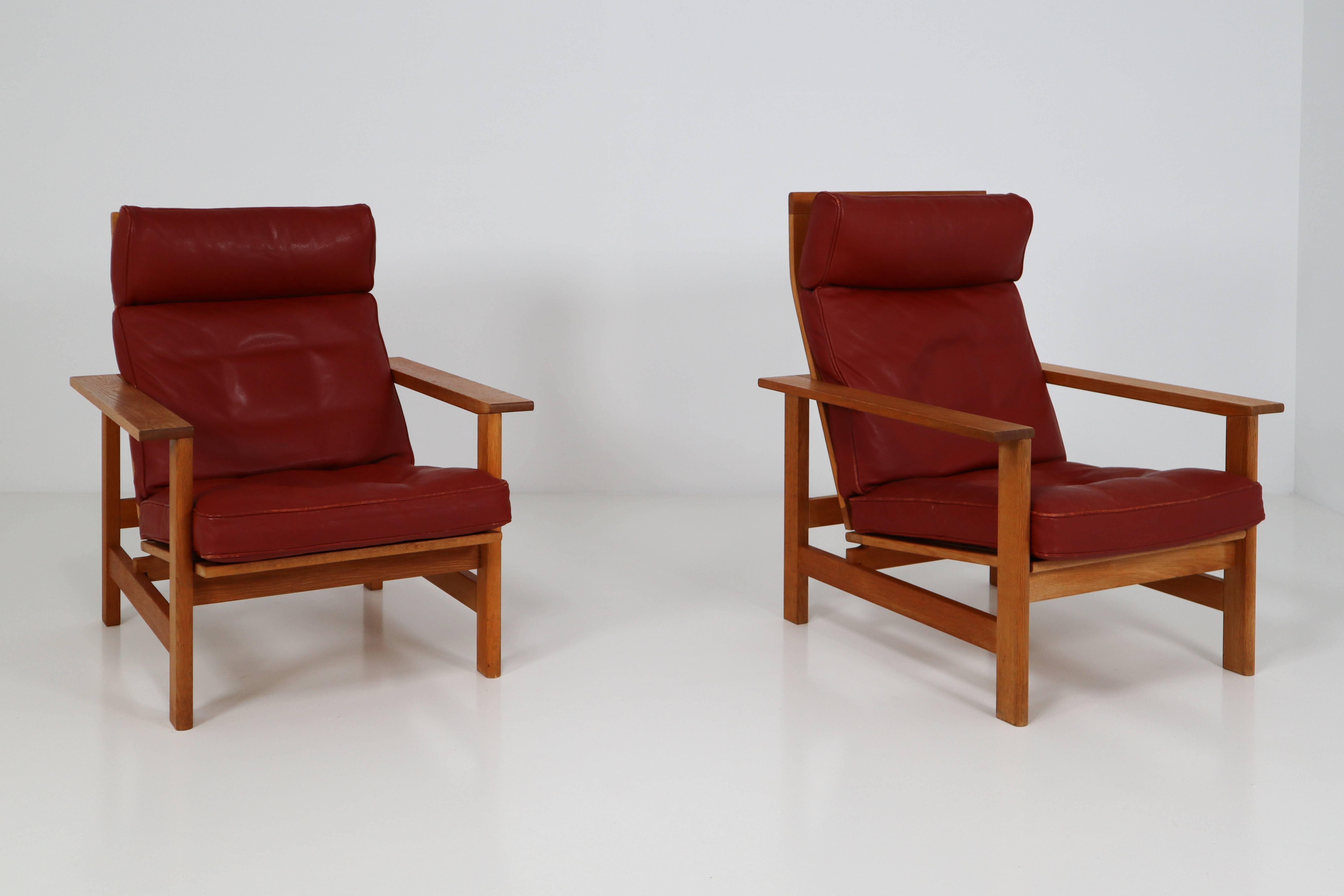 Scandinavian Modern Søren Holst Danish Lounge Chairs in Oak and Leather for Frederecia Furniture