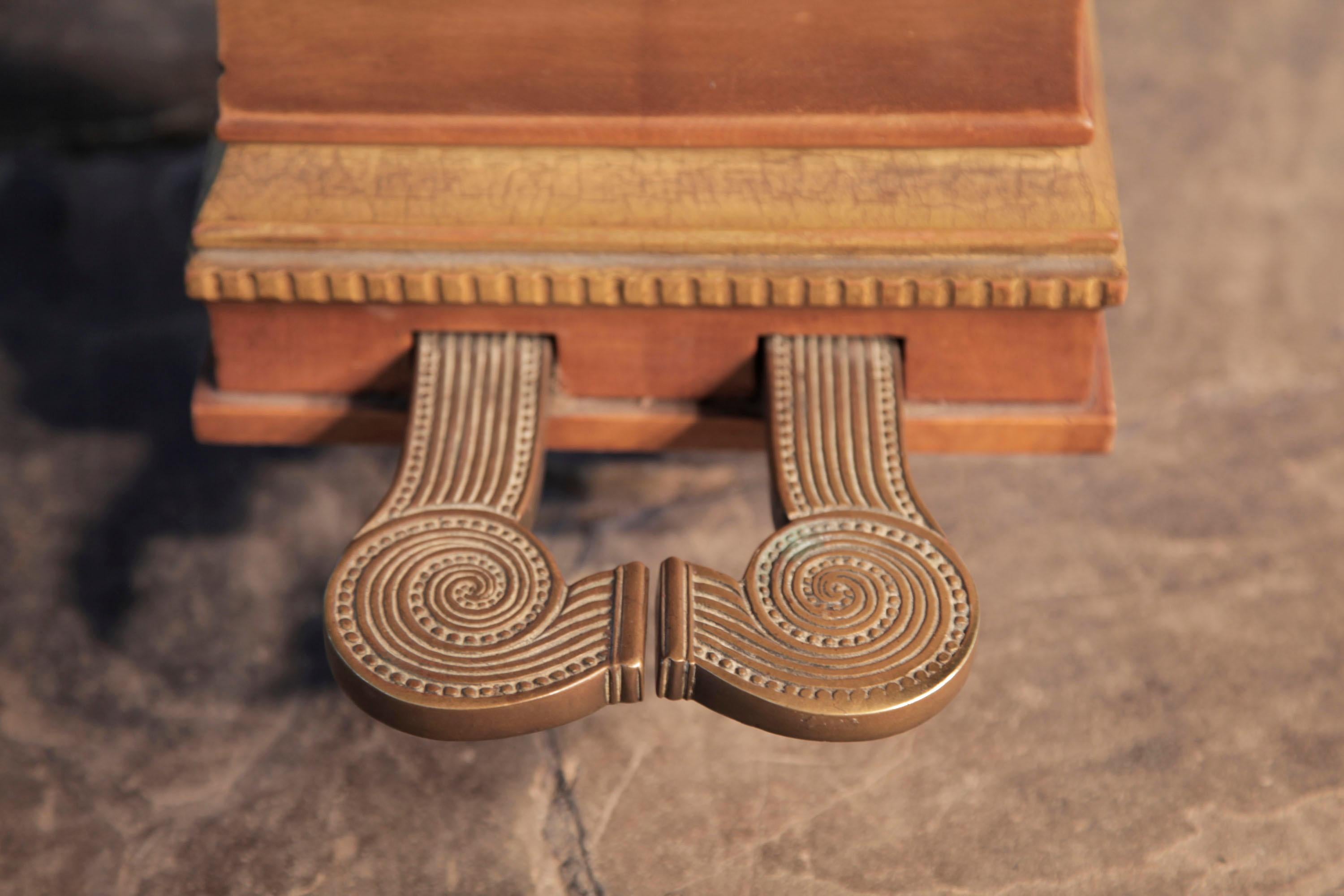 Érable Piano à queue en érable de Jensen, pieds en cariatide peints à la main par Gudmund Hentze en vente