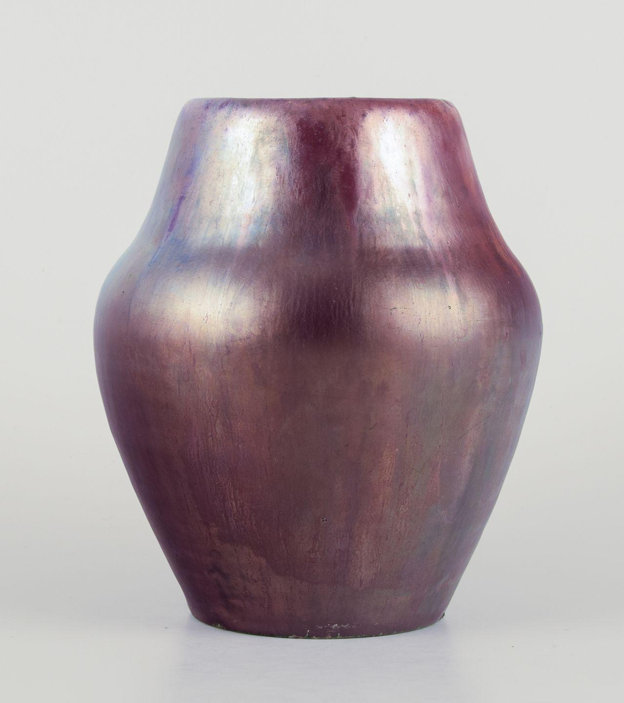 Søren Kongstrand (1872-1951) Ceramista danés. Jarrón único con esmalte brillante. Danés en venta