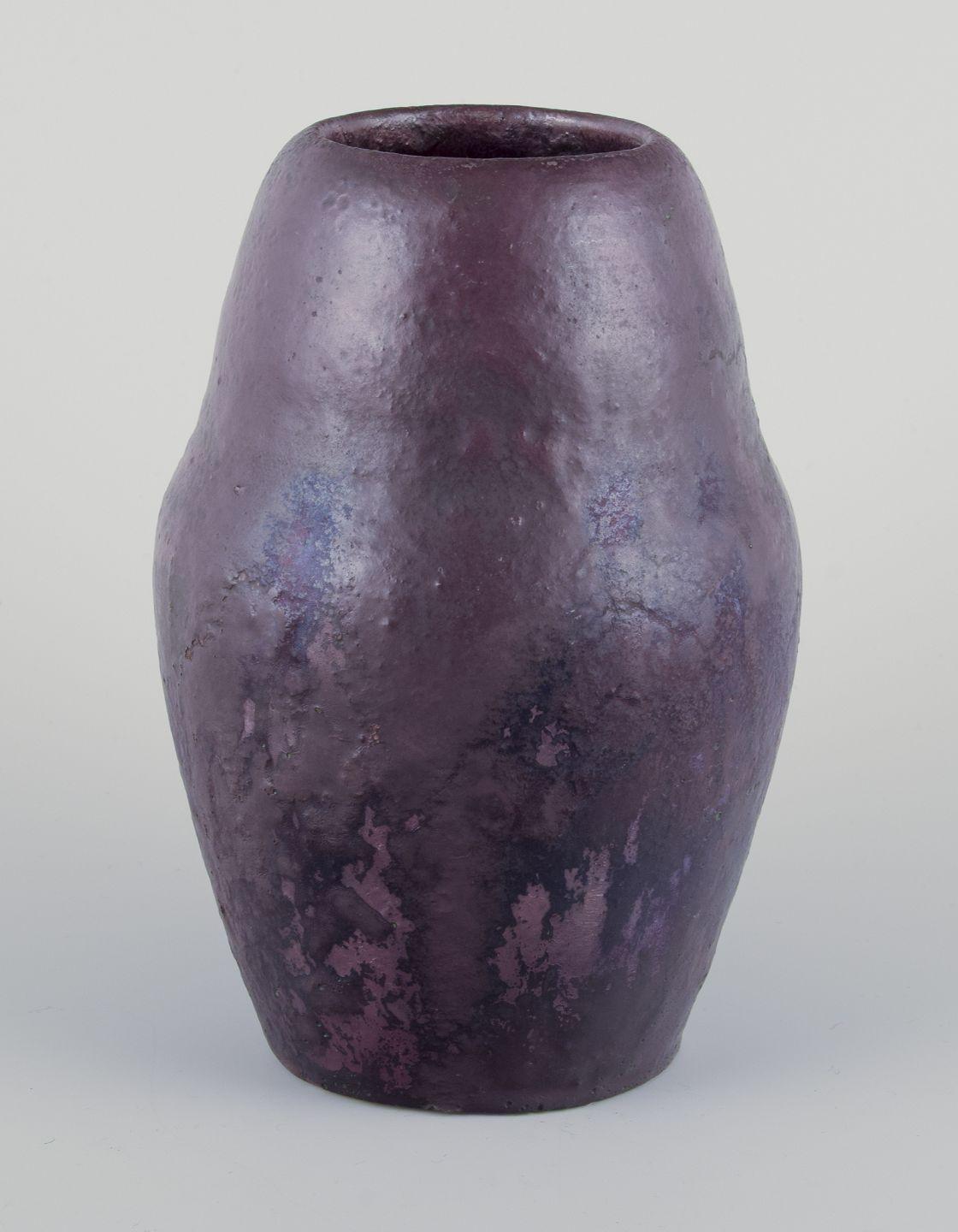 Søren Kongstrand, ceramista danese. Vaso in ceramica con smalto parzialmente opaco. Ca 1920 In condizioni ottime in vendita a Copenhagen, DK