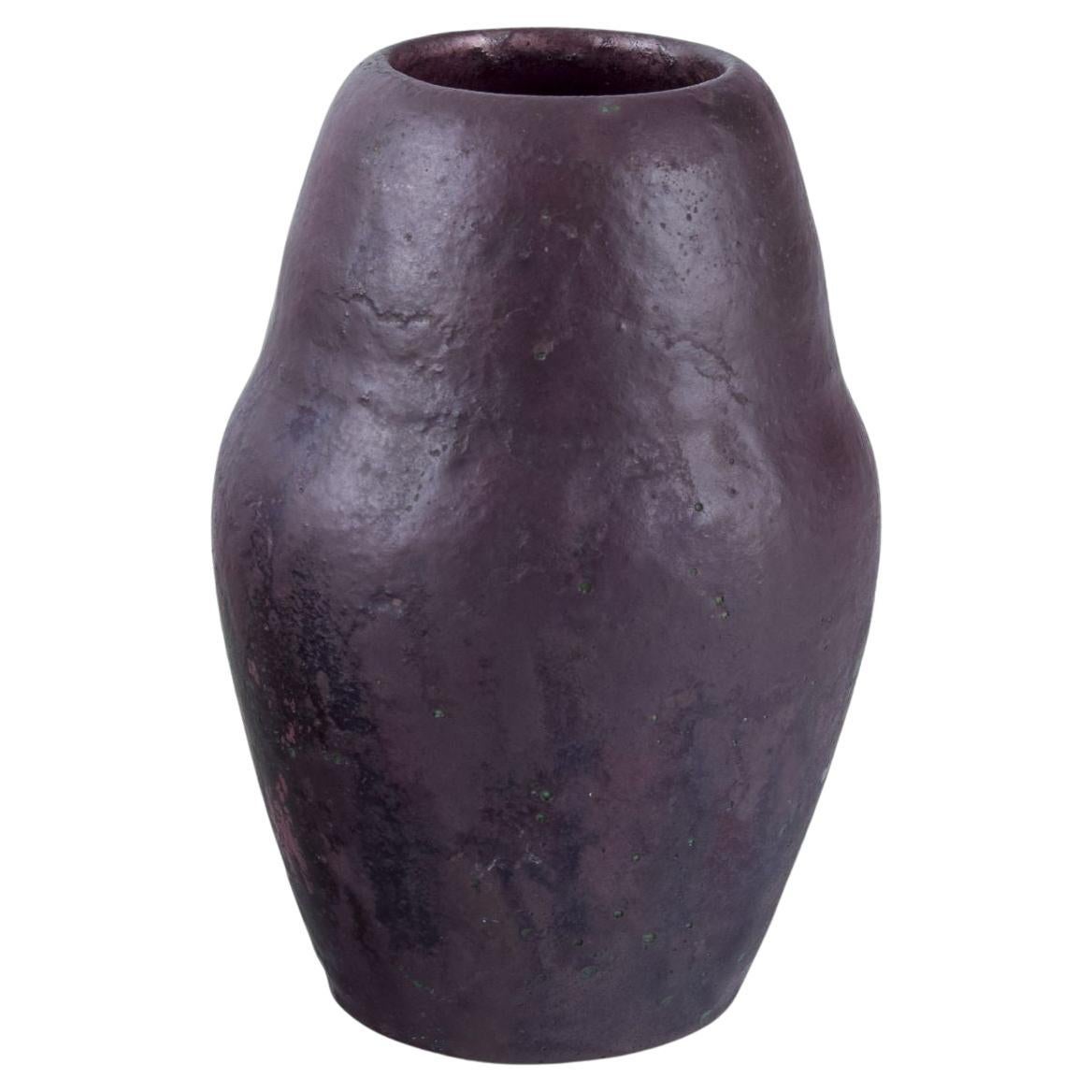 Søren Kongstrand, ceramista danés. Jarrón de cerámica con vidriado parcialmente mate. Ca 1920