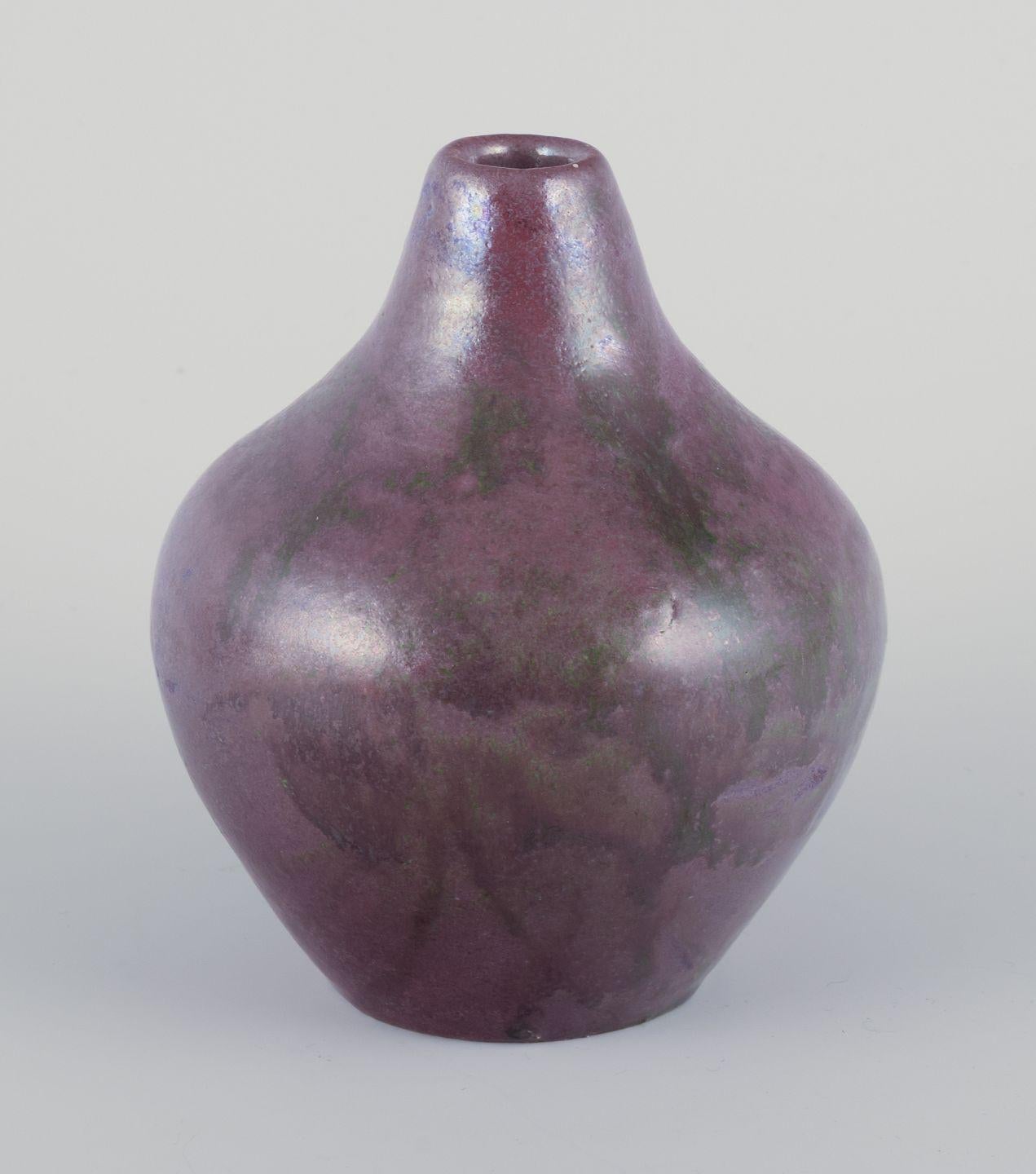 Danese Søren Kongstrand, ceramista danese. Vaso con smalto a lustro. Circa 1920 in vendita
