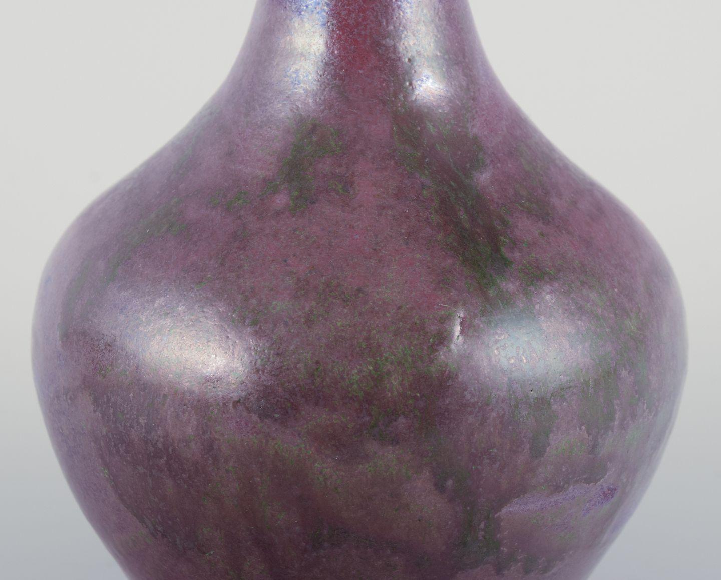 Smaltato Søren Kongstrand, ceramista danese. Vaso con smalto a lustro. Circa 1920 in vendita
