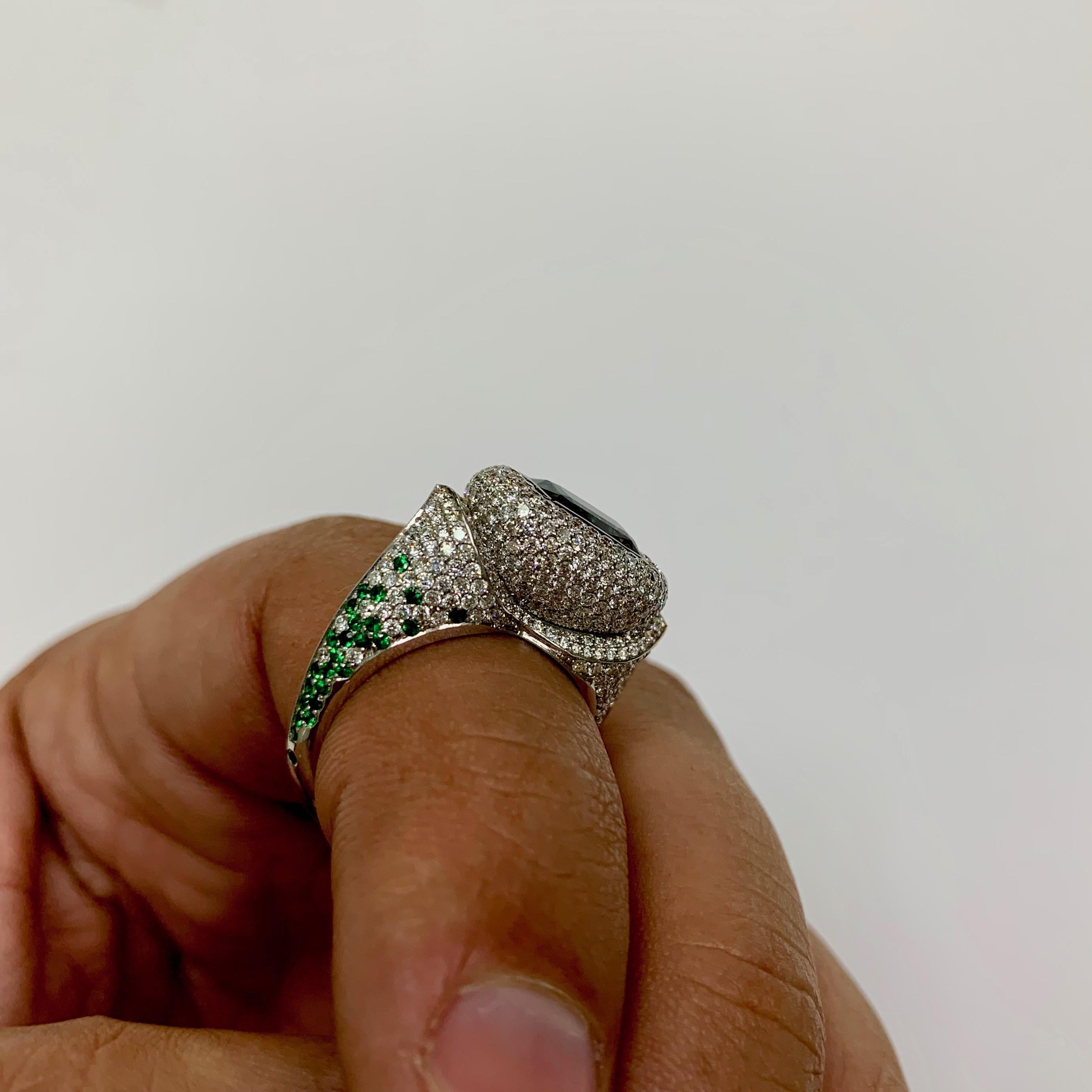 Sri-Lanka Origin 3.12 Carat Alexandrite Diamonds 18 Karat White Gold Ring In New Condition In Bangkok, TH
