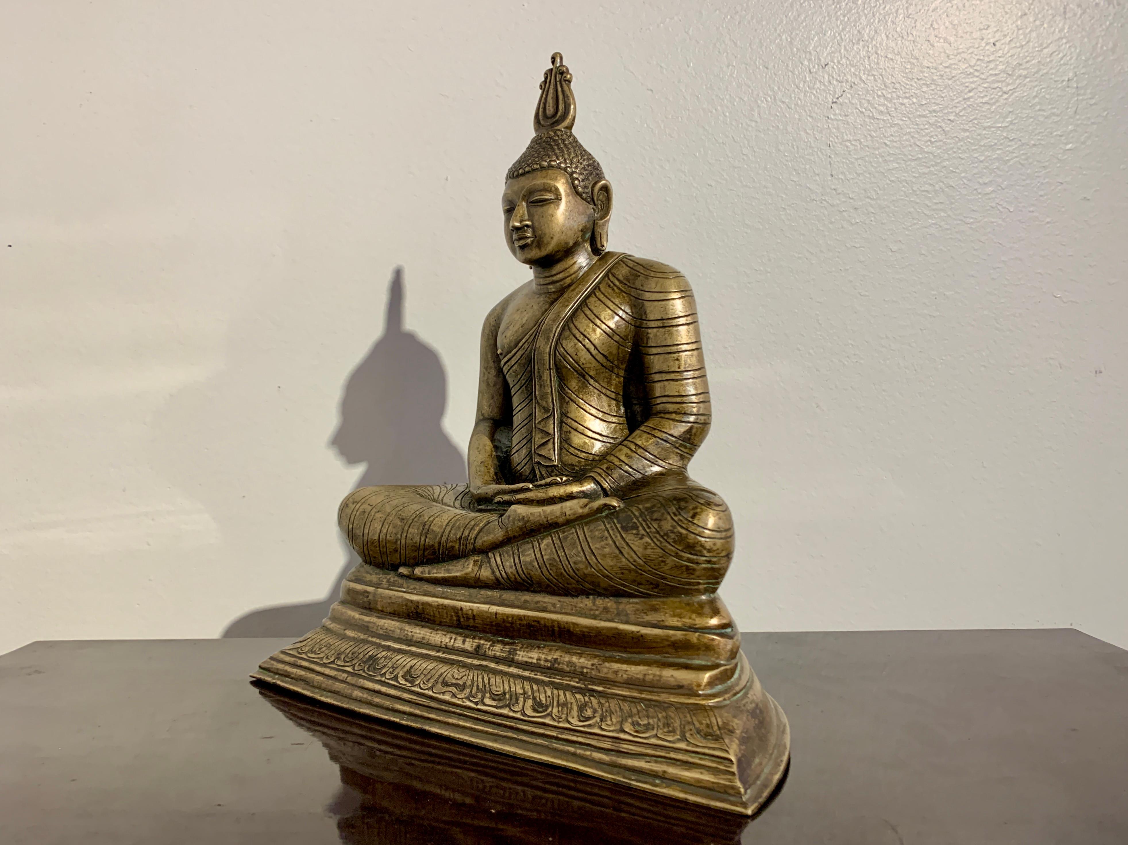 Sri Lankan Cast Bronze Seated Buddha, Kandyan Style, Early to Mid 19th Century In Good Condition For Sale In Austin, TX