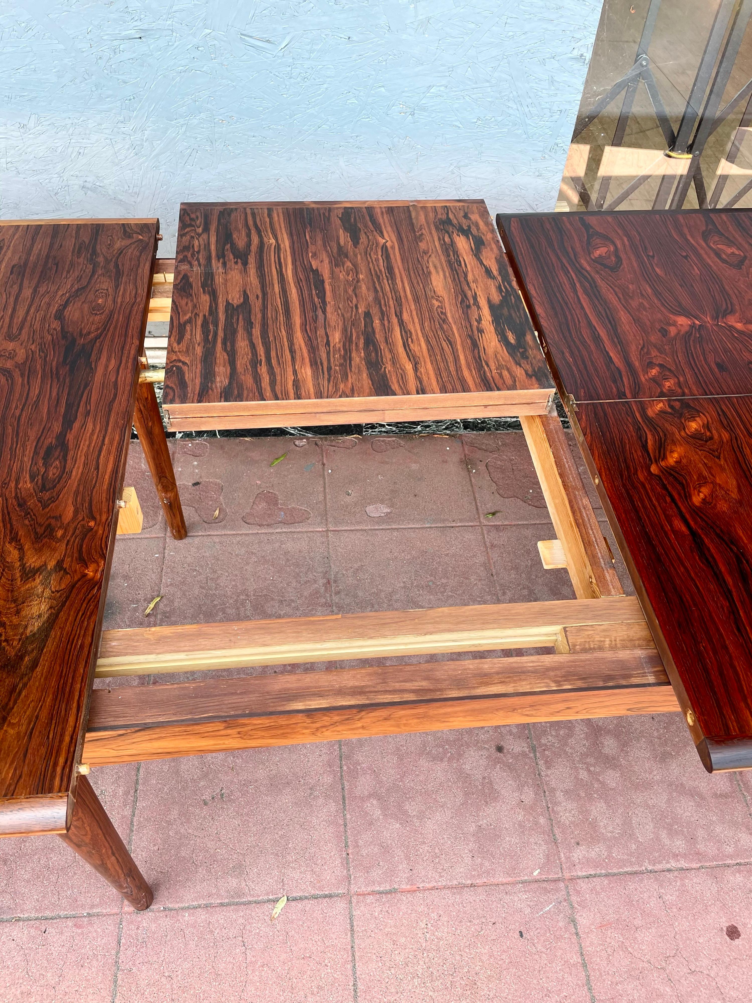 Srtiking X Large Rosewood Extendable Danish Modern Dining Table In Good Condition In San Diego, CA