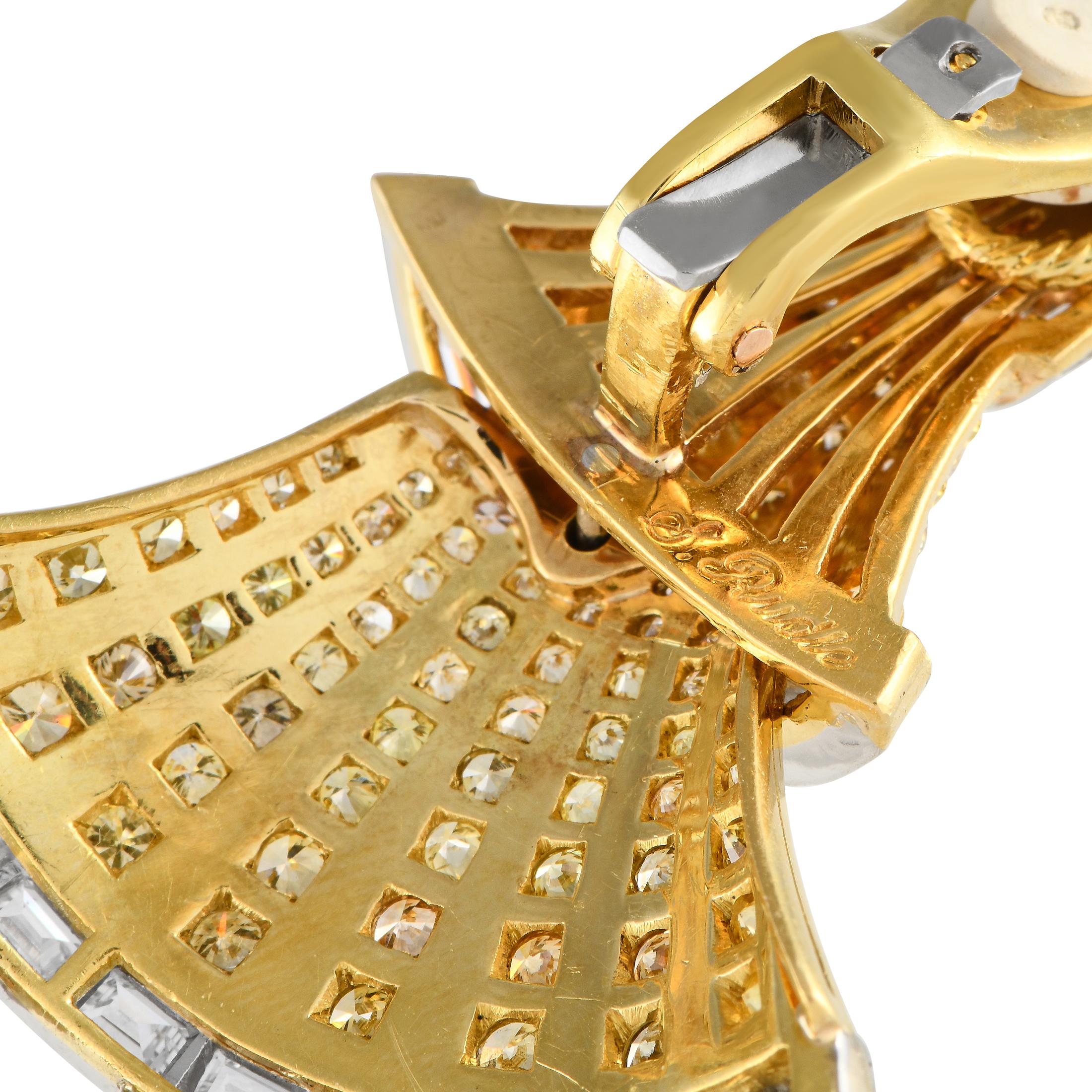 Taille ronde S.Rudle Boucles d'oreilles chandelier à clip en or jaune et blanc 18 carats 12,96 carats de diamants en vente