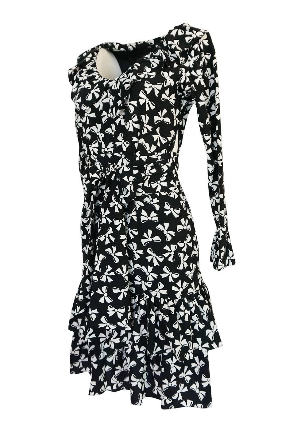 S/S 1987 Yves Saint Laurent Bow Print Silk Ruffle Dress In Excellent Condition In Rockwood, ON