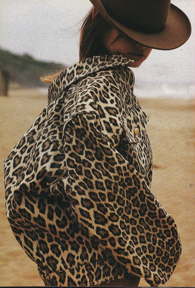 JUNIOR GAULTIER, Made in Italy, Spring-Sumer 1989.

Leopard denim jacket designed by Jean Paul Gaultier and presented in January 1989 in the show called « Voyage autour du monde en 168 tenues » (« Around the world in 168 looks »).
It has been shot