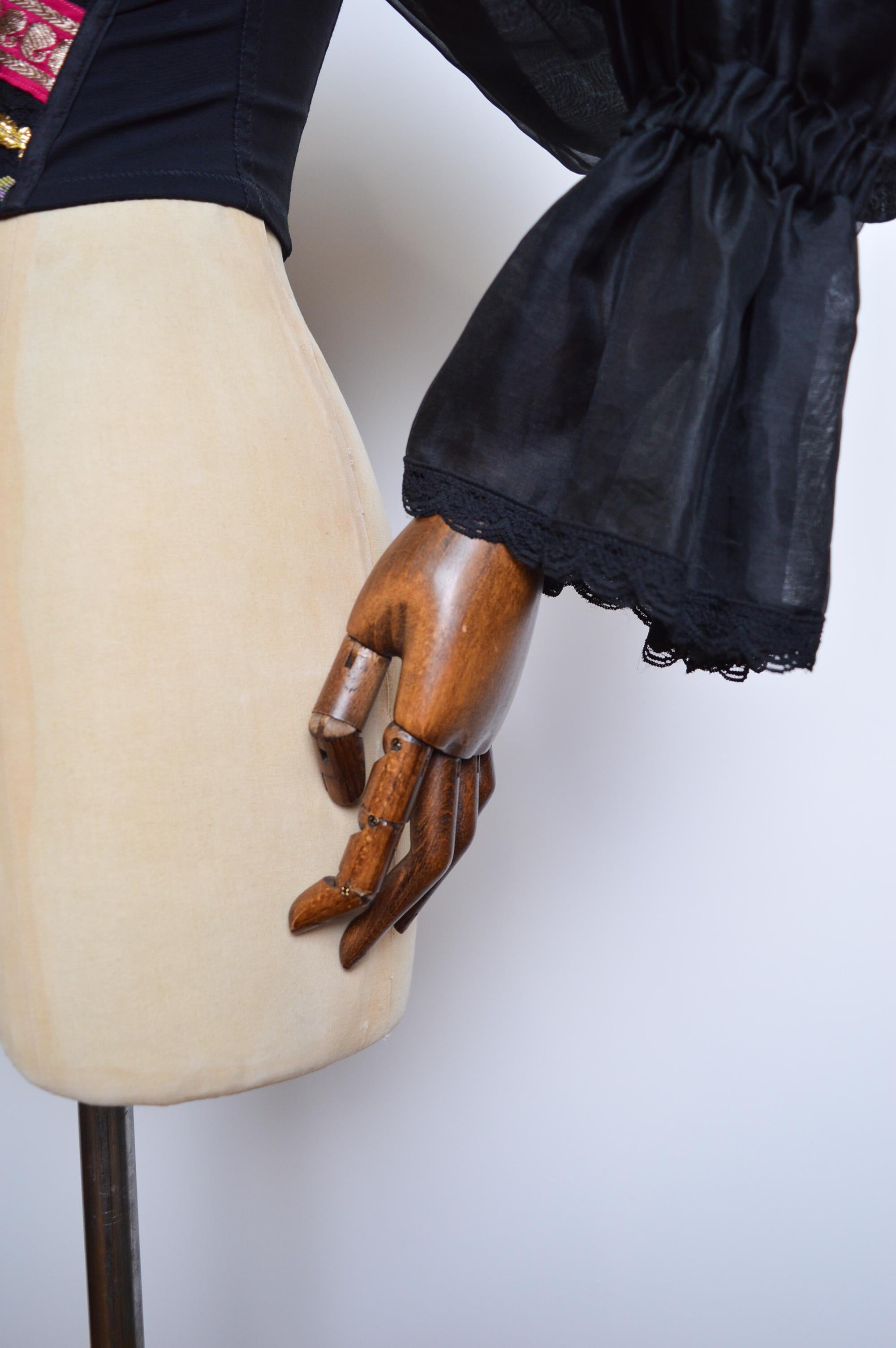 SS 1993 DOLCE & Gabbana Camicetta ricamata con corsetto in vendita 4