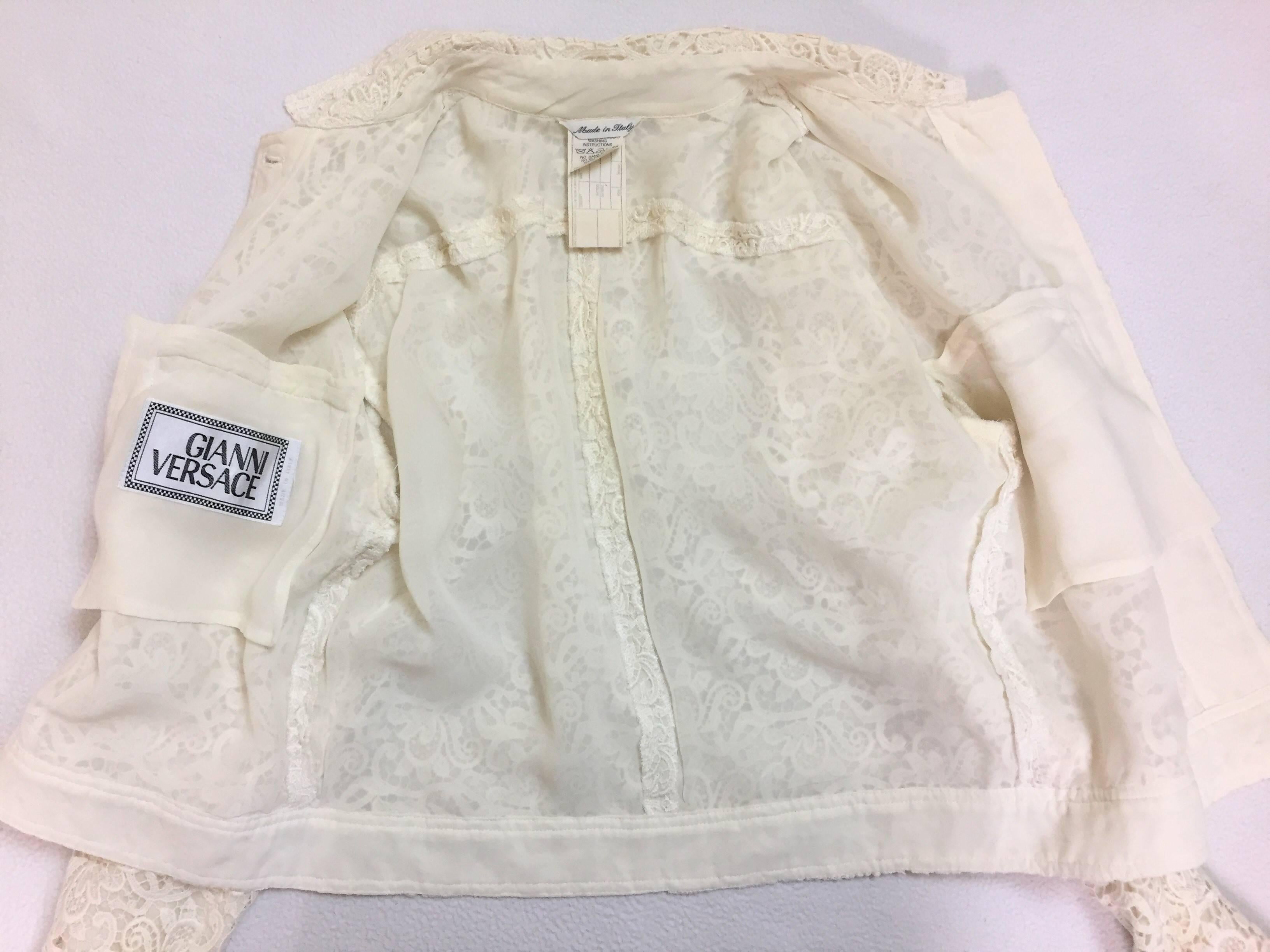 S/S 1994 Gianni Versace Sheer Ivory Lace Short Jacket 42 In Good Condition In Yukon, OK