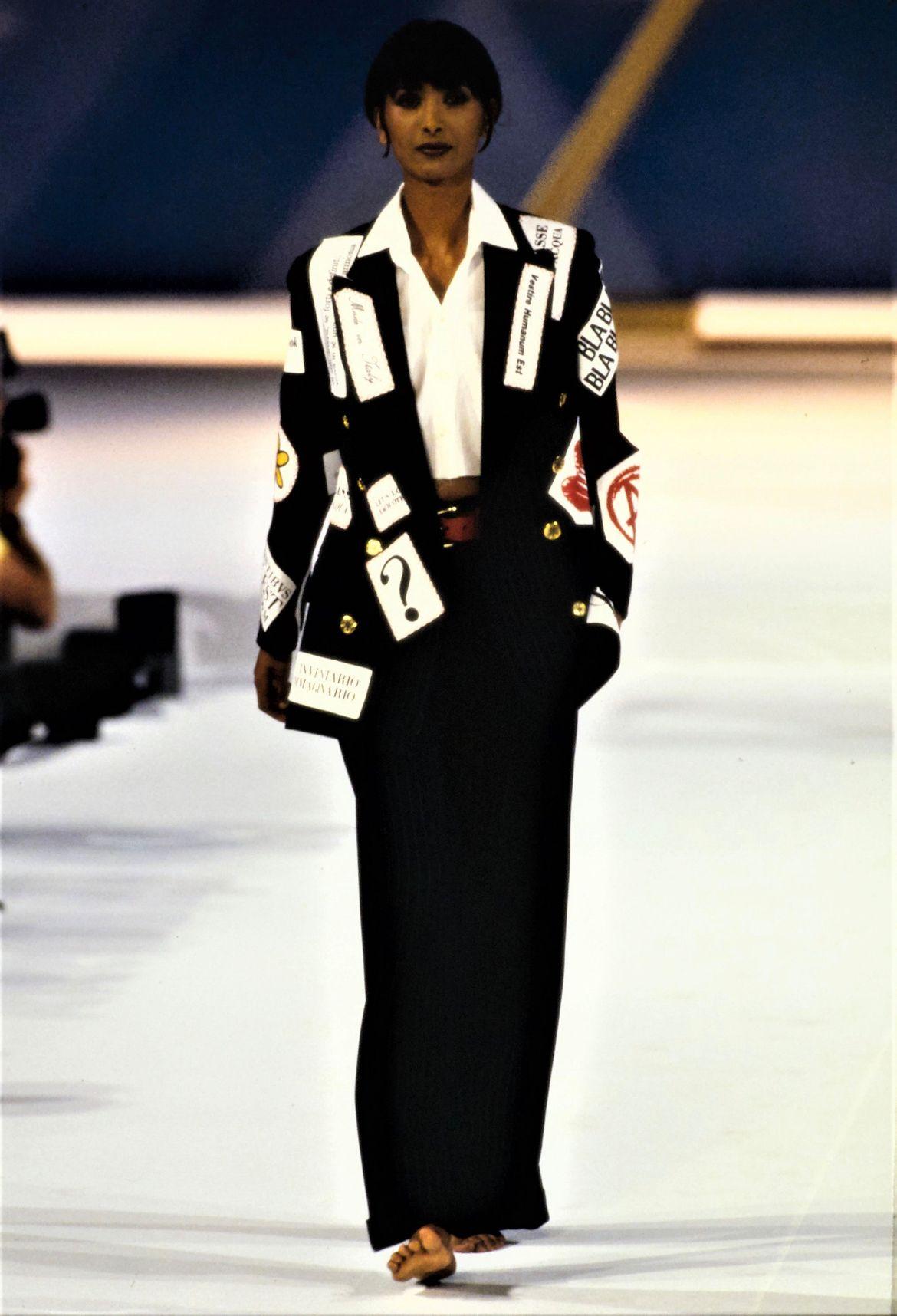 Veste blazer vintage Moschino à rayures et patchwork, défilé printemps-été 1994 en vente 11