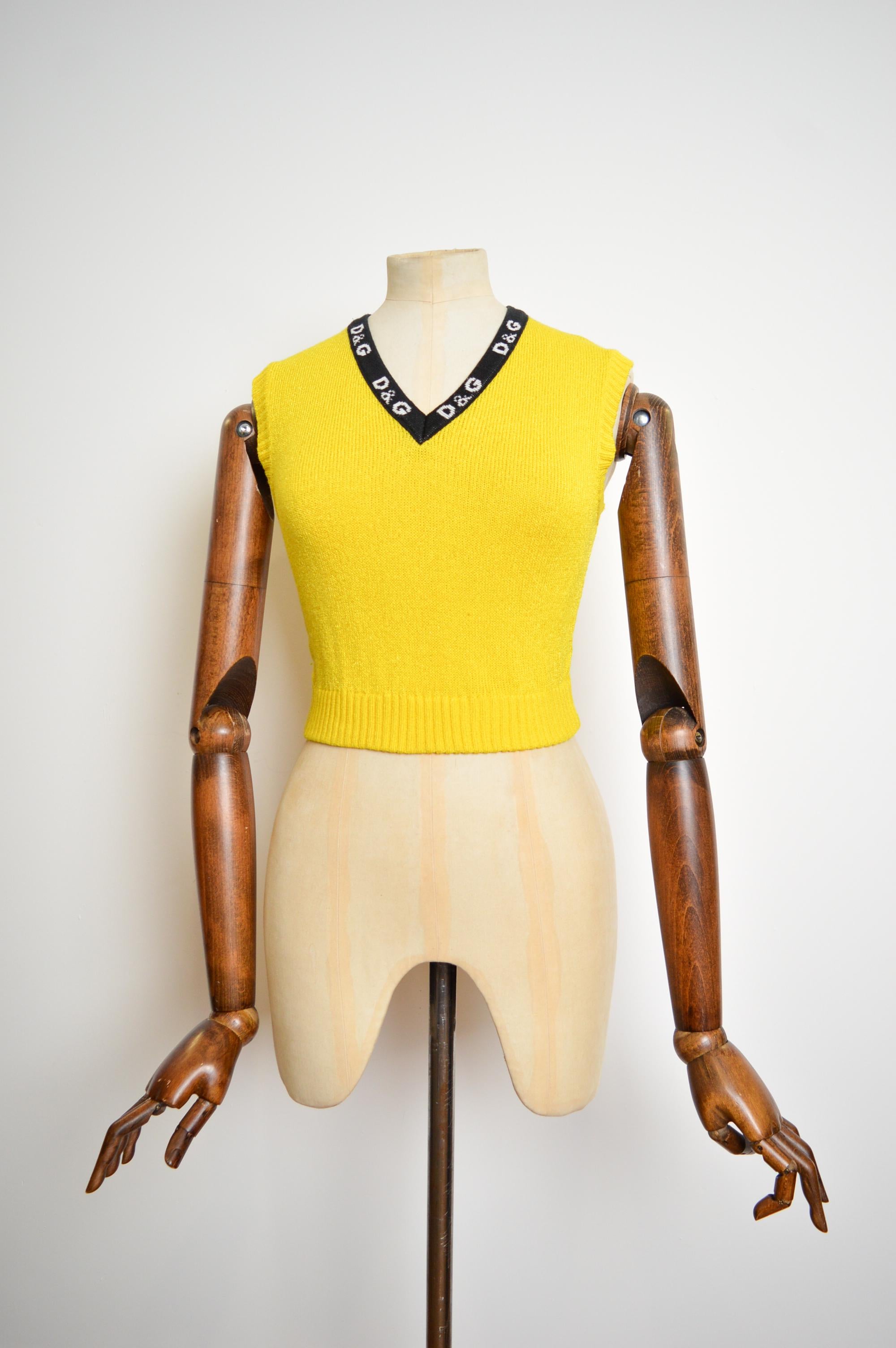 Spring / Summer 1996 DOLCE & GABBANA Knitted Vibrant yellow Cropped Cardigan & Tank Baby Vest with the 'D&G' Tape detailing.

Incredible worn Together & apart to create so many different looks !

MADE IN ITALY.

Features : Ribbed knit stretchy