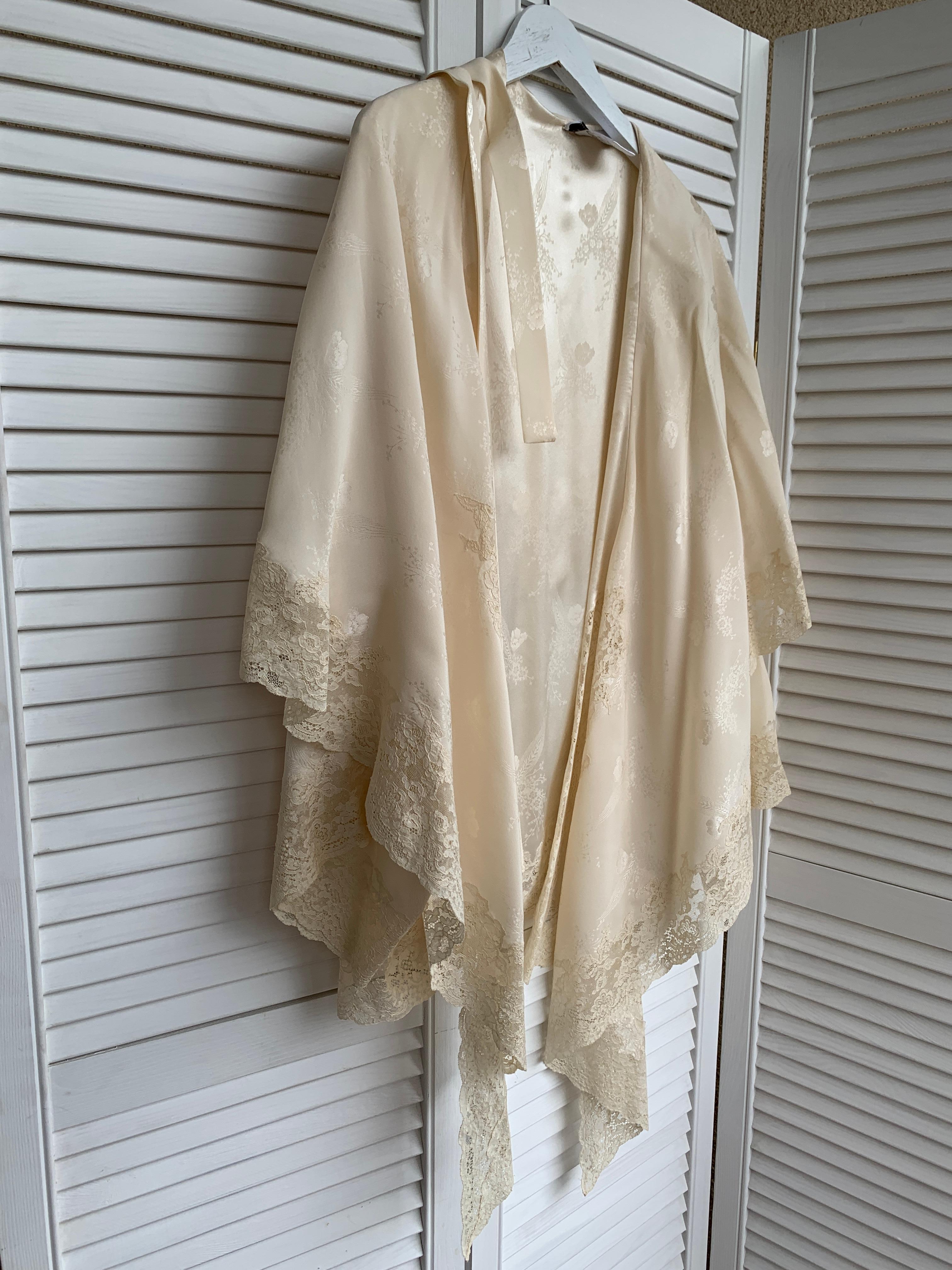 SS 1998 Dior Christian Dior & John Galliano Kimono de seda con encaje Capa Bata Boudoir S en venta 9