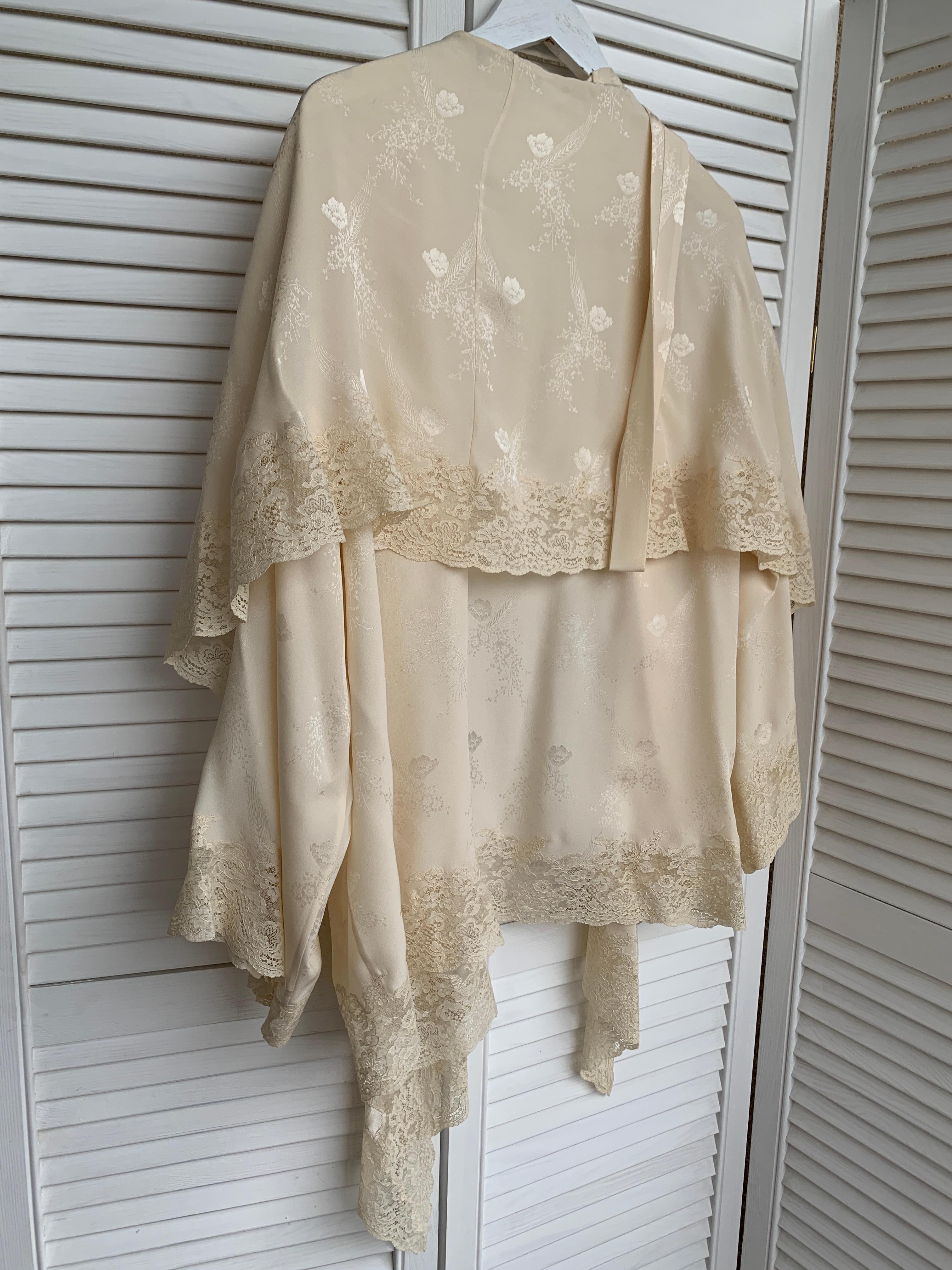 SS 1998 Dior Christian Dior & John Galliano Kimono de seda con encaje Capa Bata Boudoir S en venta 10