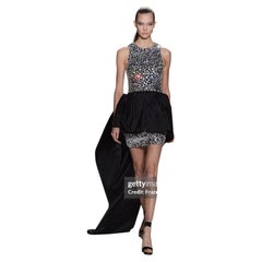 SS 2013 Michael Kors Kollektion – Mit Kristallen verziertes High-Low-Laufstegkleid FINALE