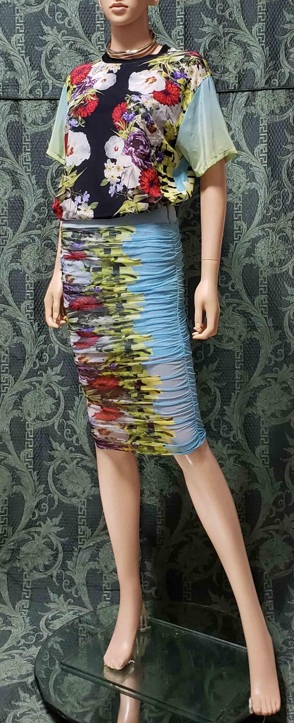 SS 2014 l# 28 VERSACE FLORAL SILK PRINTED STRETCH MESH SKIRT DRESS-Y SUIT 38 In New Condition For Sale In Montgomery, TX