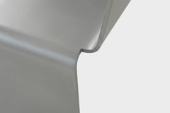 Banco SS de Jonathan Nesci en chapa de aluminio cortada, conformada y encerada