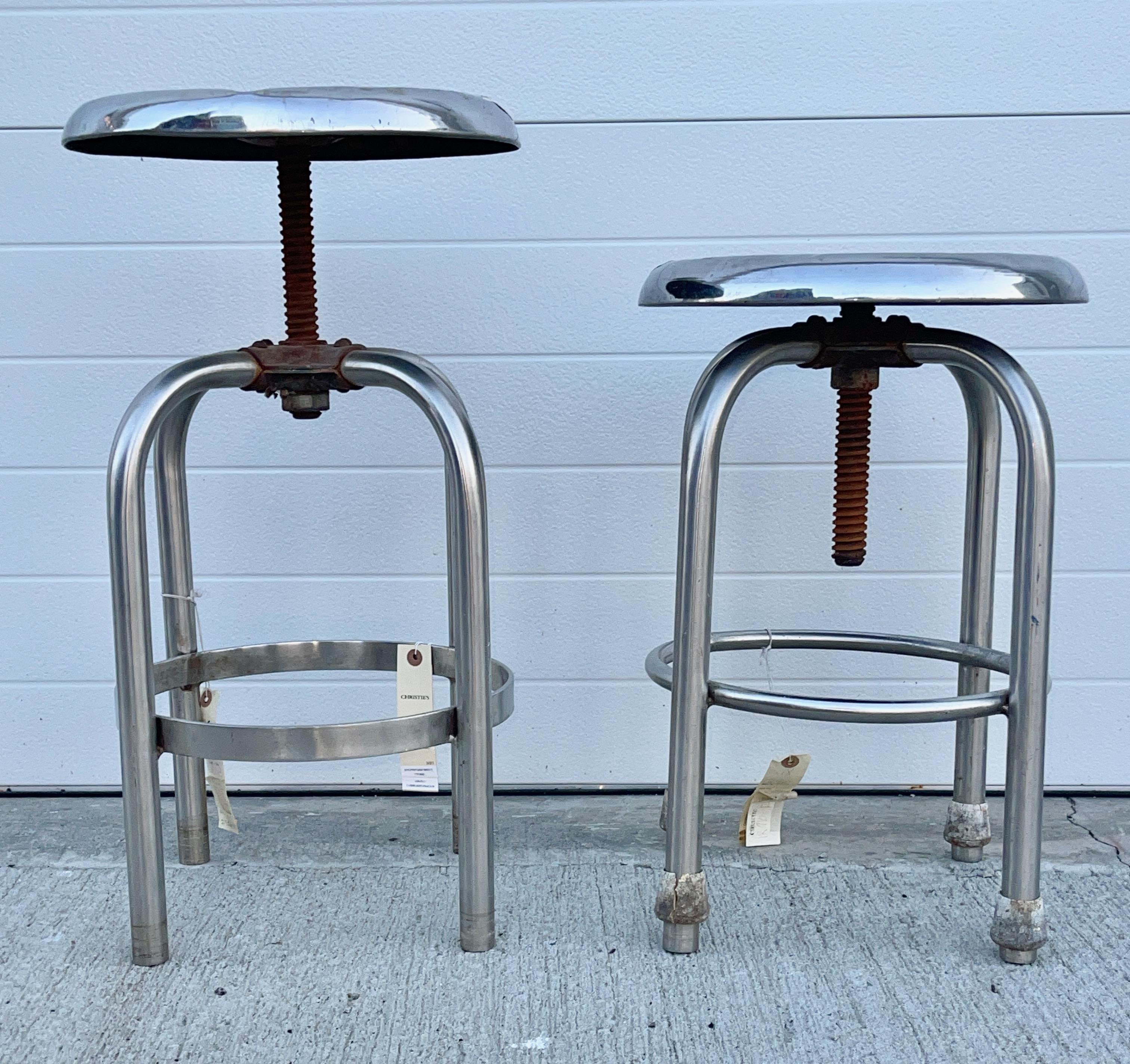 Paire de tabourets réglables en aluminium poli et en acier provenant du cabinet du médecin à bord du célèbre SS United States.

#ssus
