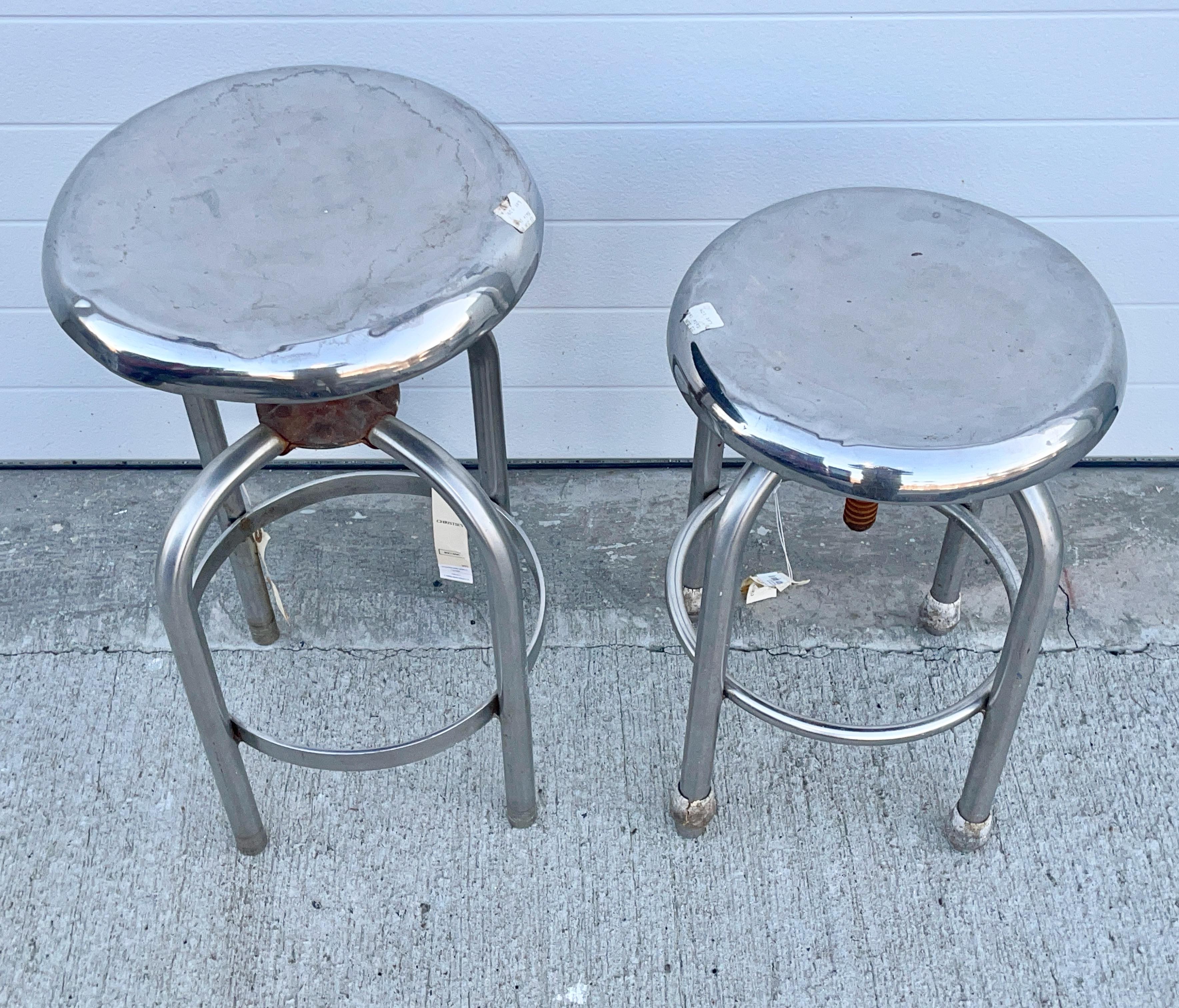 Américain S.S. États-Unis Paire de tabourets pivotants en aluminium poli en vente