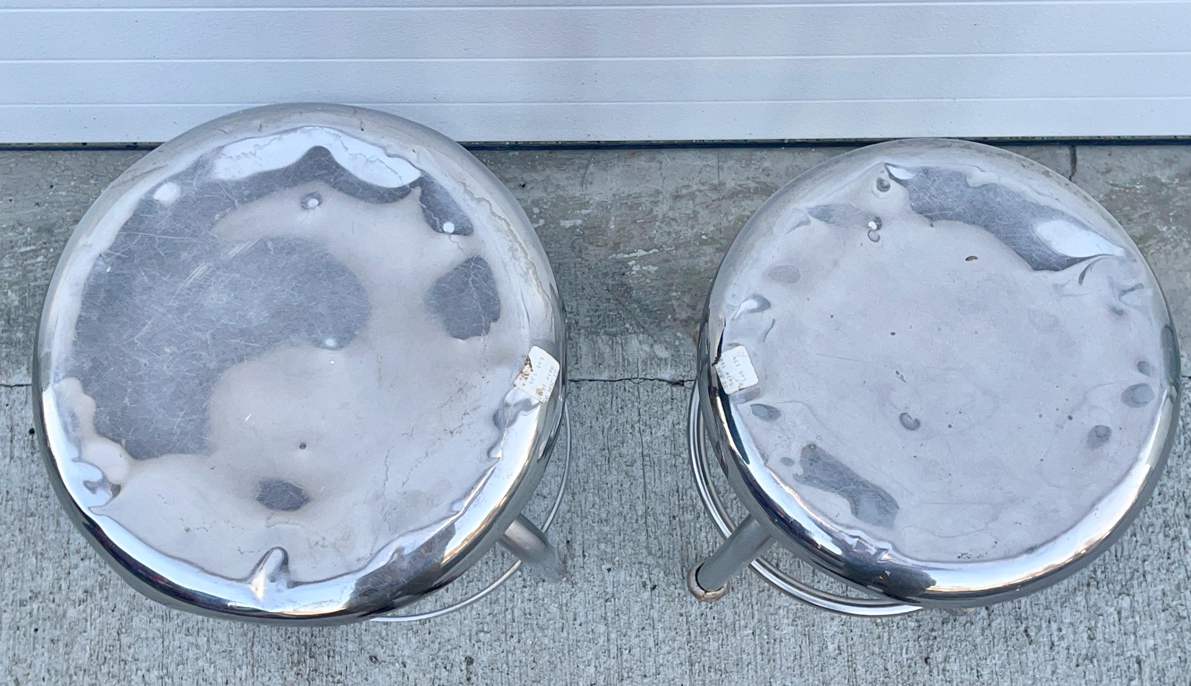 S.S. États-Unis Paire de tabourets pivotants en aluminium poli Bon état - En vente à Hanover, MA