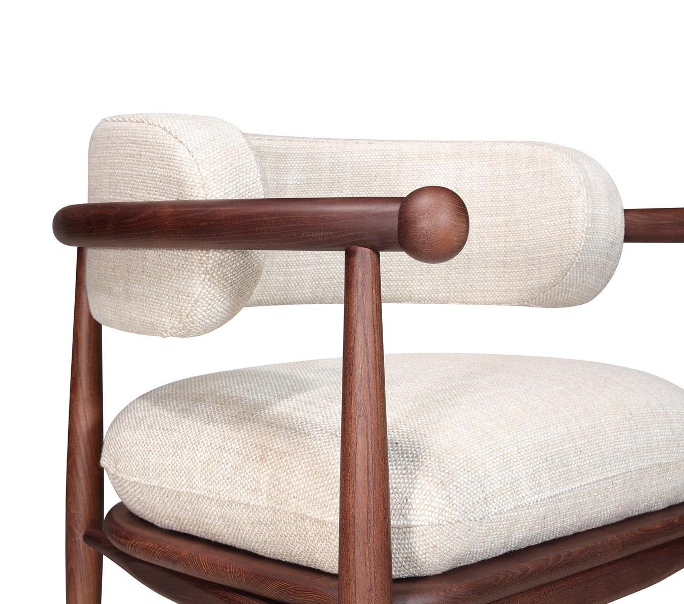 Sillón SS1: Respaldo curvo y confort intemporal en madera en venta 3