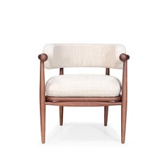 SS1 Armchair: Curved Back and Timeless Comfort in Wood