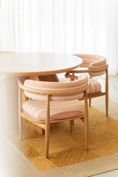 SS1 Armchair: Curved Back and Timeless Comfort in Wood