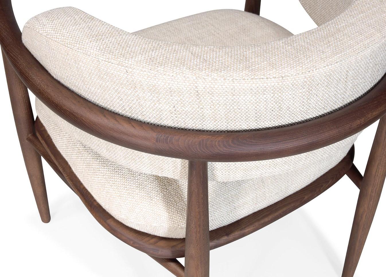 Sillón SS1: Respaldo curvo y confort intemporal en madera Ceniza en venta