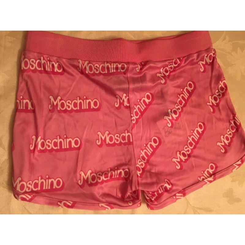 SS15 Moschino Couture Jeremy Scott Barbie Logo Satin Shorts Baby Rosa Think Pink Damen im Angebot