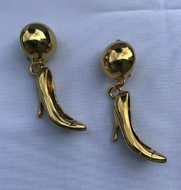 SS15 Moschino Couture Jeremy Scott Metal Gold Pumps Clip-on Earrings Barbie

Additional Information:
Material: Metal
Color: Gold
Pattern: Pumps
Style: Clip on
100% Authentic!!!
Condition: Brand new, in the original Moschino box, dust bag & original