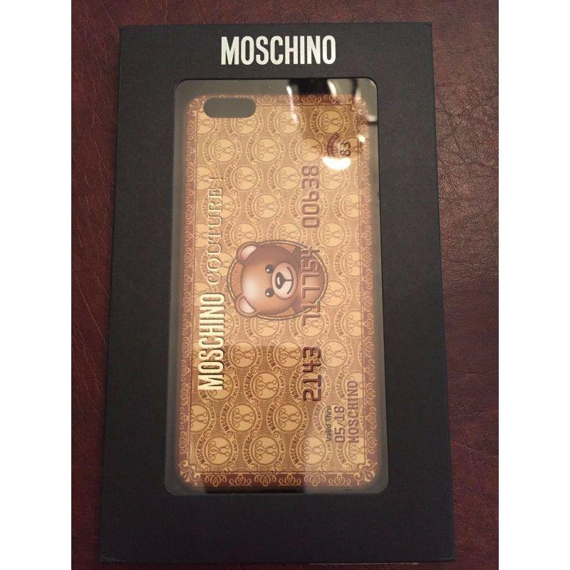SS16 Moschino Couture Jeremy Scott Goldbär Credit Card-Etui für Iphone 6+ Plus im Zustand „Neu“ im Angebot in Palm Springs, CA