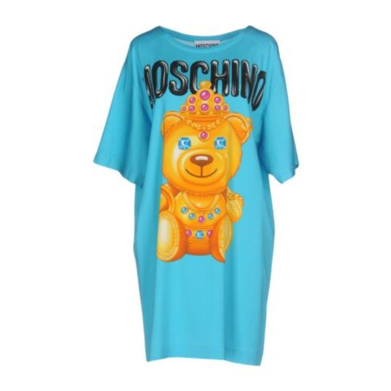 SS17 Moschino Couture Jeremy Scott Crowned Teddy Bear Light Blue Silk Dress

Additional Information:
Material: 99% Rayon 1% other fibers    
Color: Multi-Color/Light Blue    
Pattern: Crowned Teddy Bear
Style: Jersey
Size: 38 IT
100%