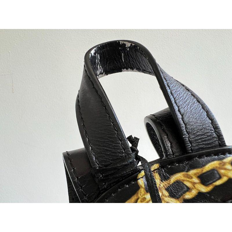 Sac à dos en cuir noir en trompe-l'œil Moschino Couture Jeremy Scott SS17 en vente 8
