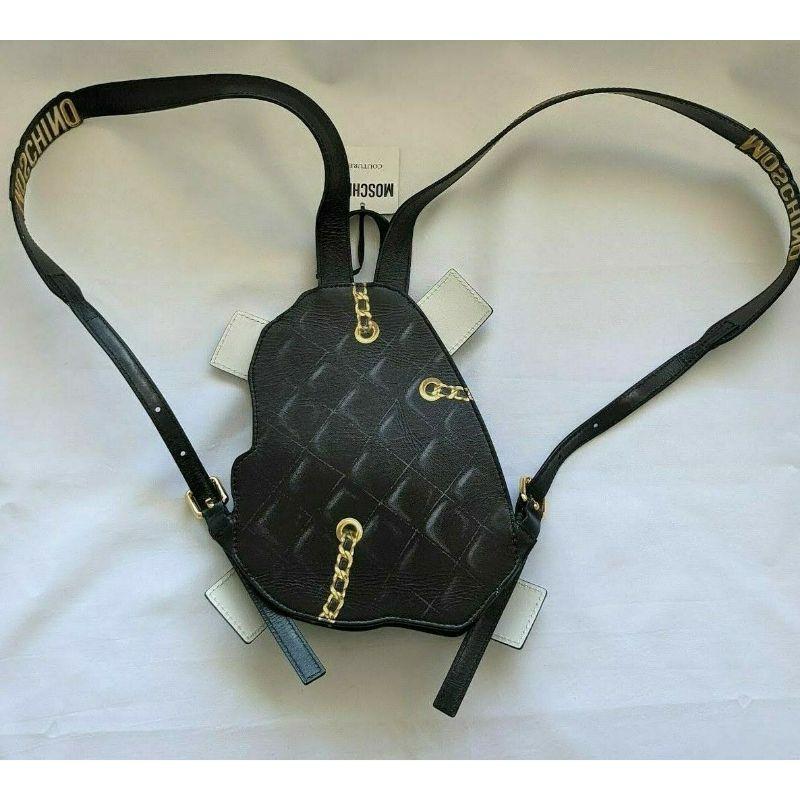 Sac à dos en cuir noir en trompe-l'œil Moschino Couture Jeremy Scott SS17 Neuf - En vente à Palm Springs, CA