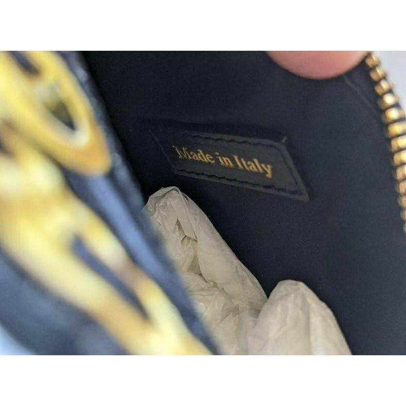 Sac à dos en cuir noir en trompe-l'œil Moschino Couture Jeremy Scott SS17 en vente 2